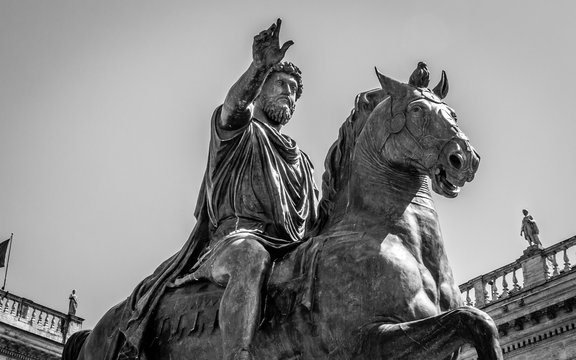 Estoicismo: A Filosofia do Autodomínio e da Serenidade
